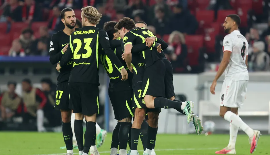 Julián Alvarez celebra el gol con sus compañeros. Fotografía: Web Oficial Atlético de Madrid